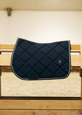 Navy Schabracke Springen