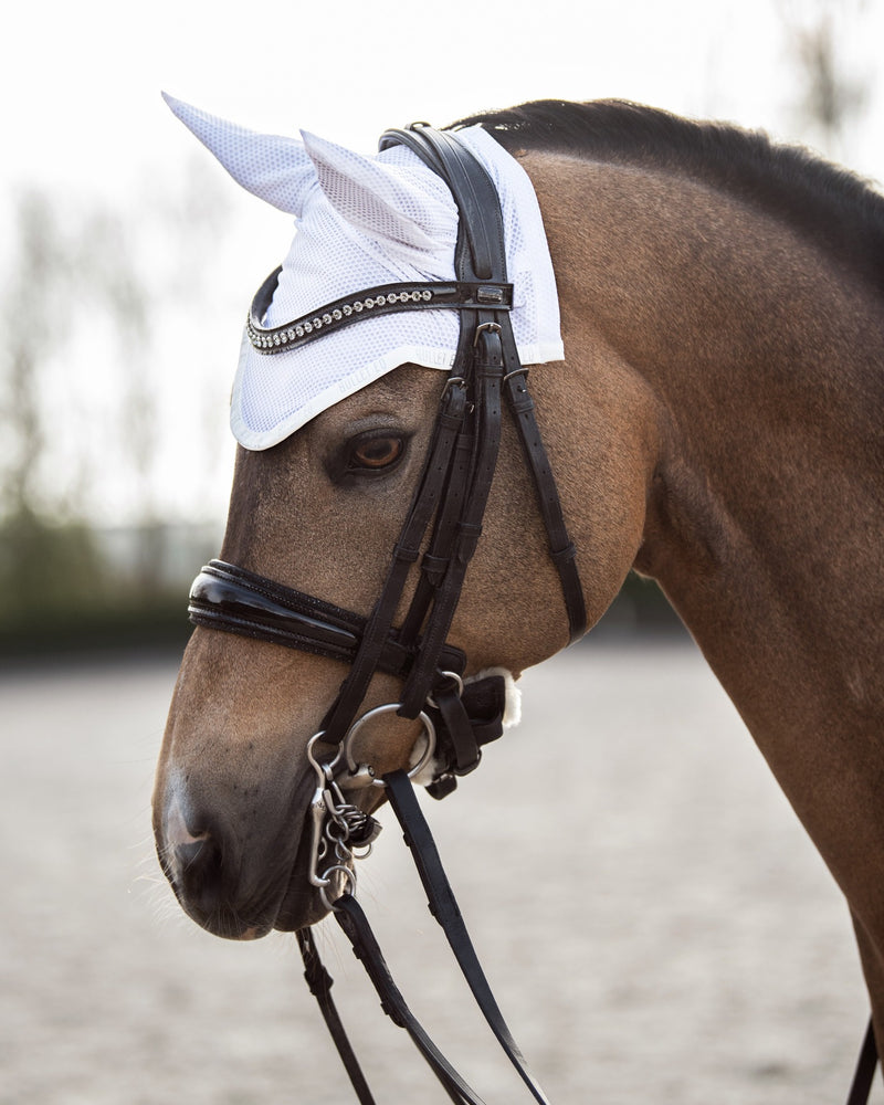 White ear bonnet